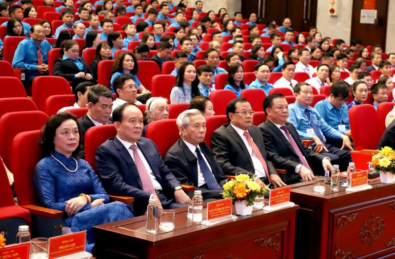 Các đại biểu dự đại hội.