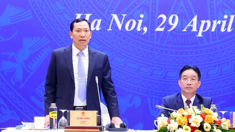 Trung tướng Lê Văn Tuyến, Thứ trưởng Công an trả lời các câu hỏi của phóng viên. Trung tướng Lê Văn Tuyến, Thứ trưởng Công an trả lời các câu hỏi của phóng viên.