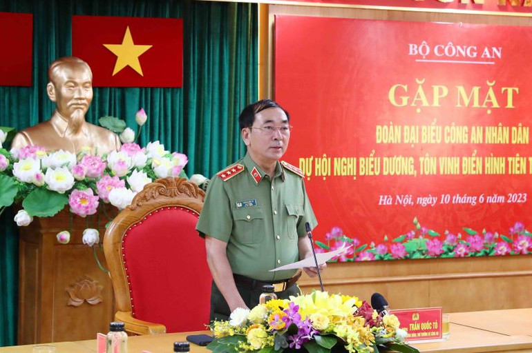 Thứ trưởng Trần Quốc Tỏ phát biểu tại hội nghị.