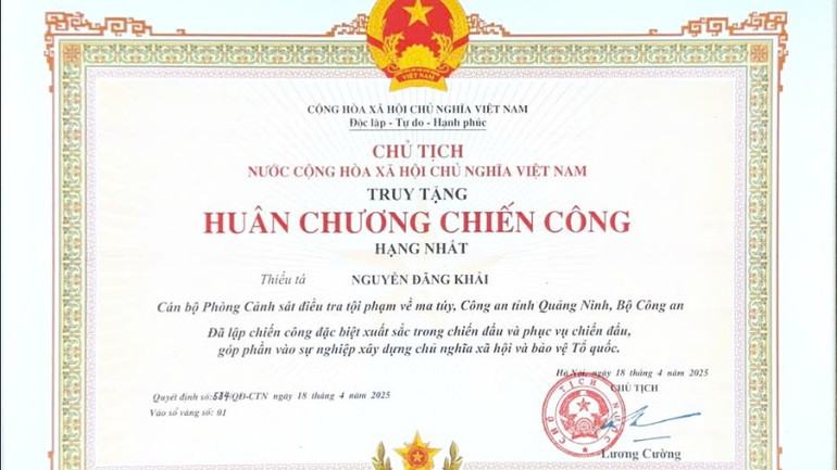 Chủ tịch nước Lương Cường truy tặng Huân chương Chiến công hạng Nhất cho Thiếu tá Nguyễn Đăng Khải. Chủ tịch nước Lương Cường truy tặng Huân chương Chiến công hạng Nhất cho Thiếu tá Nguyễn Đăng Khải.