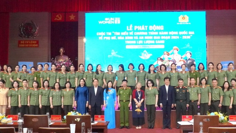 Các đại biểu tham dự phát động cuộc thi và tập huấn.