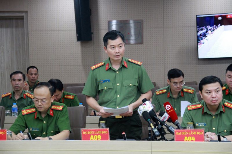 Đại diện Cơ quan An ninh điều tra, Bộ Công an trả lời báo chí. Đại diện Cơ quan An ninh điều tra, Bộ Công an trả lời báo chí.