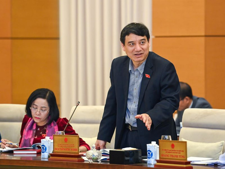 Chủ nhiệm Ủy ban Văn hoá, Giáo dục Nguyễn Đắc Vinh phát biểu ý kiến tại phiên họp. (Ảnh: DUY LINH) Chủ nhiệm Ủy ban Văn hoá, Giáo dục Nguyễn Đắc Vinh phát biểu ý kiến tại phiên họp. (Ảnh: DUY LINH)