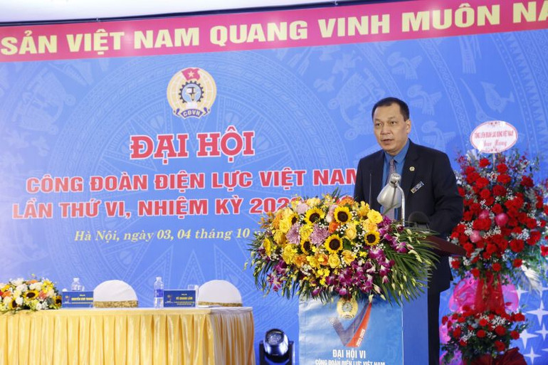 Chủ tịch Hội đồng Thành viên Tập đoàn Điện lực Việt Nam Đặng Hoàng An phát biểu tại đại hội.