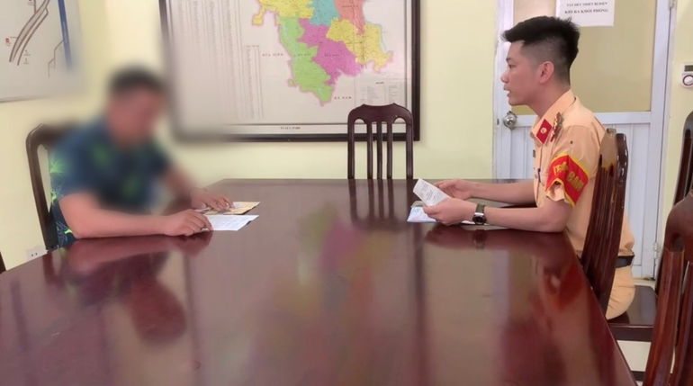 Xử lý đối tượng vi phạm sau khi tiếp nhận phản ánh của người dân qua Zalo.