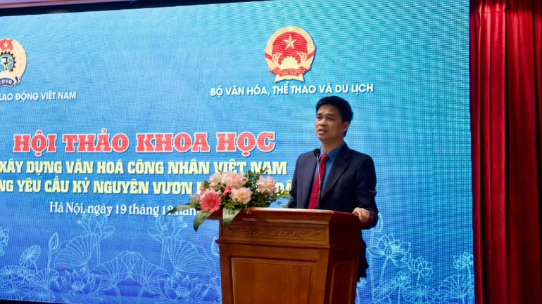 Đồng chí Ngọ Duy Hiểu phát biểu đề dẫn hội thảo.