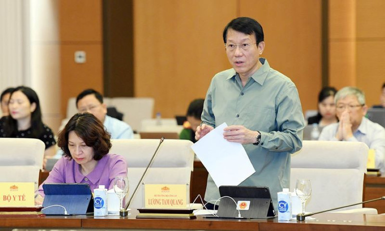 Bộ trưởng Bộ Công an Lương Tam Quang trình bày tóm tắt Tờ trình. (Ảnh CTV)