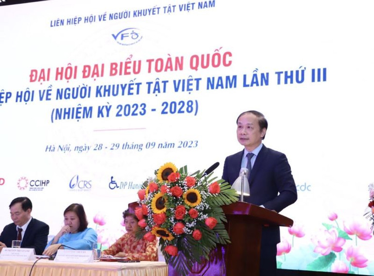 Đồng chí Phạm Tất Thắng, Phó Trưởng Ban Dân vận Trung ương phát biểu chỉ đạo.