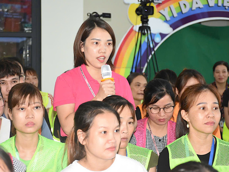 Công nhân, lao động giao lưu, tìm hiểu kiến thức phòng, chống ma túy.