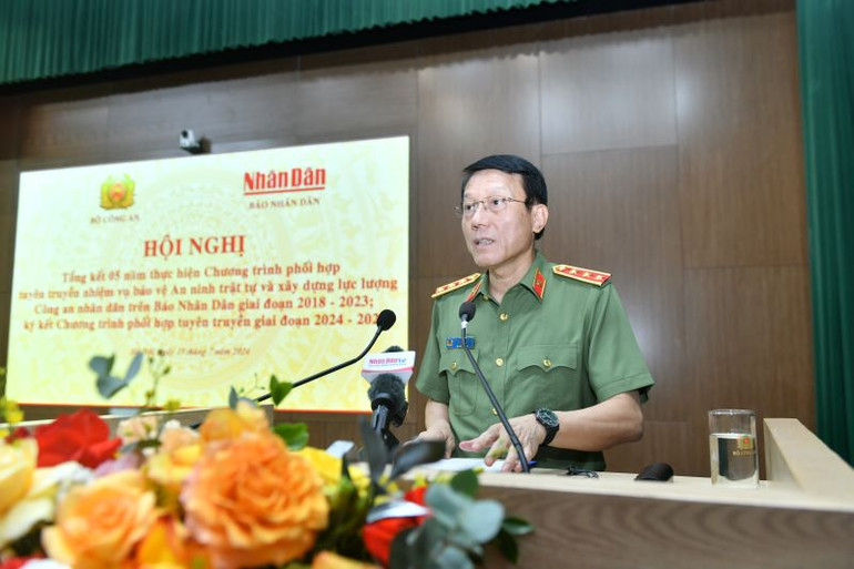 Bộ trưởng Lương Tam Quang phát biểu ý kiến tại hội nghị.