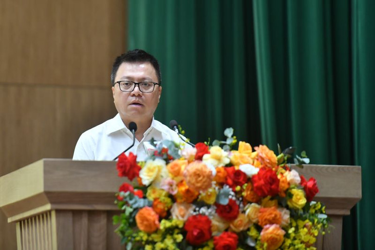 Đồng chí Lê Quốc Minh phát biểu ý kiến tại hội nghị.