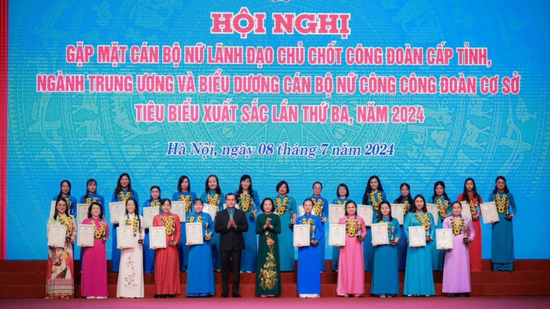 Biểu dương cán bộ nữ công đoàn cơ sở tiêu biểu xuất sắc toàn quốc năm 2024.