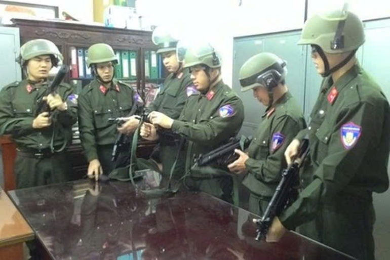 Lực lượng Cảnh sát hình sự luôn sẵn sàng thực hiện nhiệm vụ vì sự bình yên của Thủ đô. Lực lượng Cảnh sát hình sự luôn sẵn sàng thực hiện nhiệm vụ vì sự bình yên của Thủ đô.