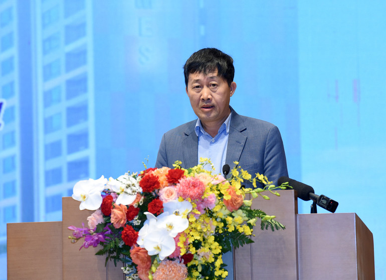 Ông Trần Ngọc Anh, Phó Tổng giám đốc Tổng Công ty Viglacera phát biểu tại Hội nghị