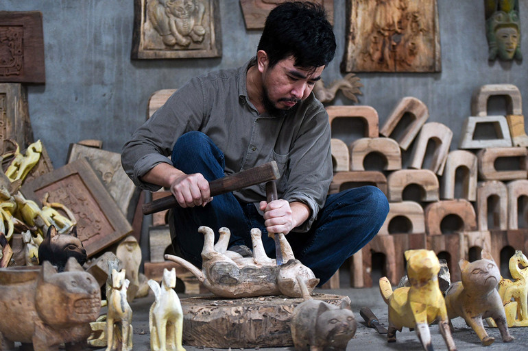 Nghệ nhân, họa sĩ Nguyễn Tấn Phát chế tác các tác phẩm con giáp Quý Mão.