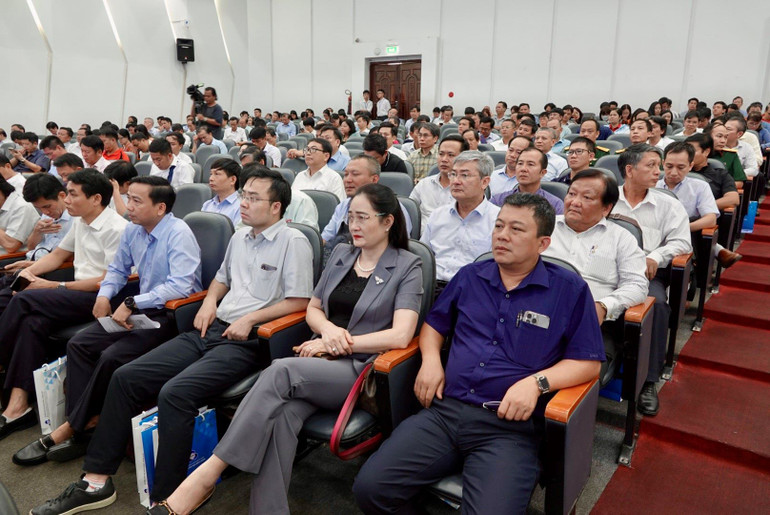 Đại biểu tham dự hội nghị.