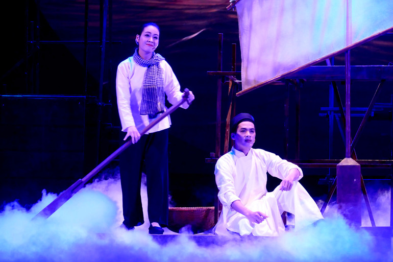 Cảnh trong vở Nợ nước non của Nhà hát Cải lương Việt Nam. Ảnh: NVCC