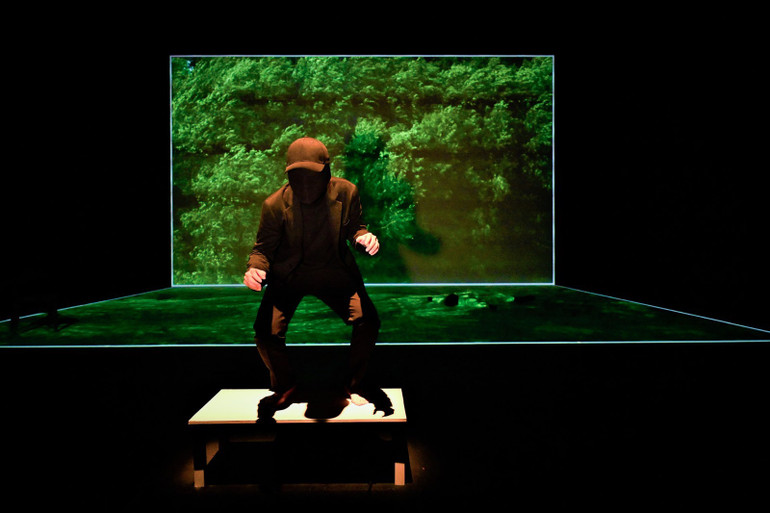 Cảnh trong chương trình sân khấu thể nghiệm “Cuộc gặp gỡ của các vị thần - Cái chết của các vị tướng”. Nguồn: Zuni Icosahedron