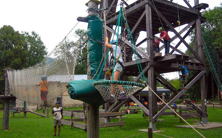 Gill luôn tư vấn cho các khách hàng về cách tạo dựng các không gian cho trẻ có thể vận động, vui chơi gần nơi sinh sống. Gill luôn tư vấn cho các khách hàng về cách tạo dựng các không gian cho trẻ có thể vận động, vui chơi gần nơi sinh sống.