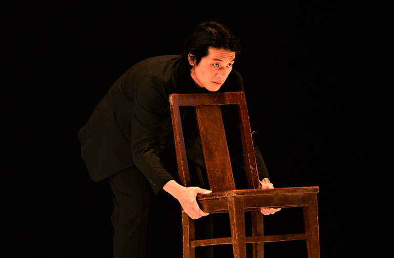 Cảnh trong chương trình sân khấu thể nghiệm “Cuộc gặp gỡ của các vị thần - Cái chết của các vị tướng”. Nguồn: Zuni Icosahedron