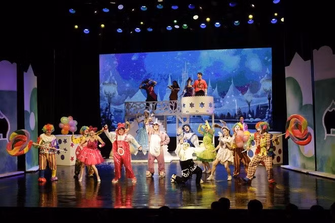 Hình ảnh trong vở nhạc kịch “Bữa tiệc của Elsa” của Nhà hát Tuổi trẻ.