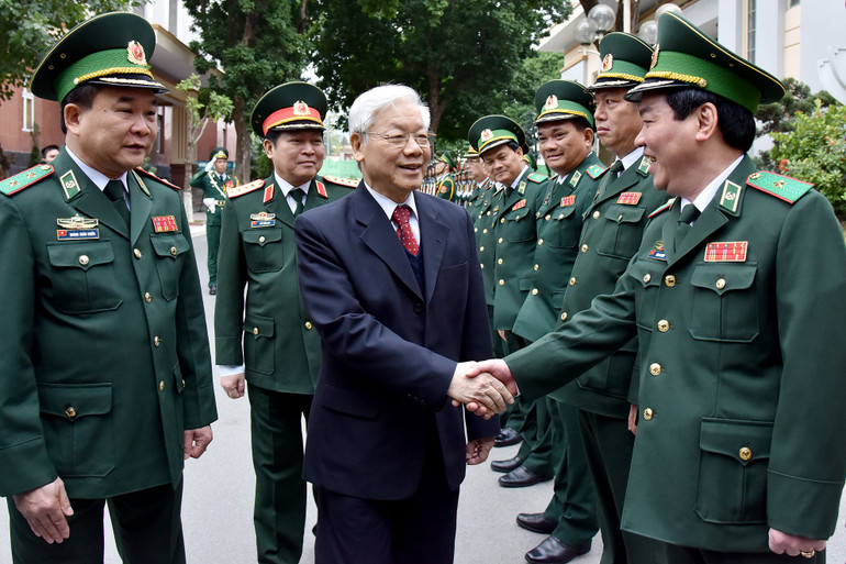 Sáng 20/1/2017, Tổng Bí thư Nguyễn Phú Trọng, Bí thư Quân ủy Trung ương đến thăm, chúc Tết cán bộ, chiến sĩ tại Bộ Tư lệnh Bộ đội Biên phòng. Ảnh: Nguyễn Đăng Sáng 20/1/2017, Tổng Bí thư Nguyễn Phú Trọng, Bí thư Quân ủy Trung ương đến thăm, chúc Tết cán bộ, chiến sĩ tại Bộ Tư lệnh Bộ đội Biên phòng. Ảnh: Nguyễn Đăng