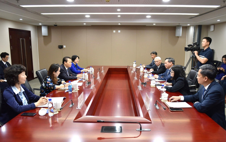 Đoàn đại biểu cấp cao thành phố Hà Nội hội kiến đồng chí Lưu Vĩ, Ủy viên Trung ương Đảng, Phó Bí thư Thành ủy Bắc Kinh. Đoàn đại biểu cấp cao thành phố Hà Nội hội kiến đồng chí Lưu Vĩ, Ủy viên Trung ương Đảng, Phó Bí thư Thành ủy Bắc Kinh.