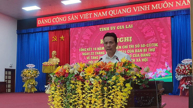 Đồng chí Hoàng Minh Tế, Phó Tổng Giám đốc Ngân hàng Chính sách xã hội Việt Nam phát biểu tại hội nghị.