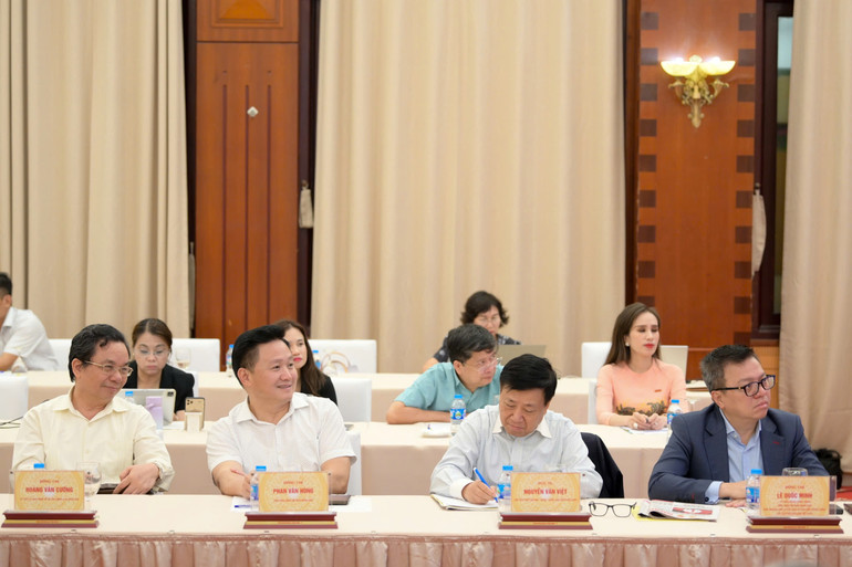 Các đại biểu dự hội nghị.