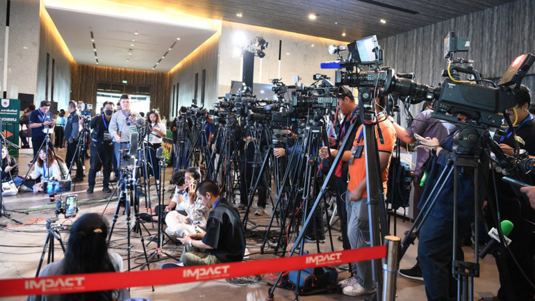 Hàng trăm phóng viên Thái Lan và quốc tế tham gia đưa tin về cuộc bầu cử. (Ảnh: ĐINH TRƯỜNG)