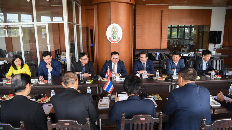 Hai bên thảo luận nhiều vấn đề cụ thể nhằm tăng cường hợp tác truyền thông giữa hai nước.