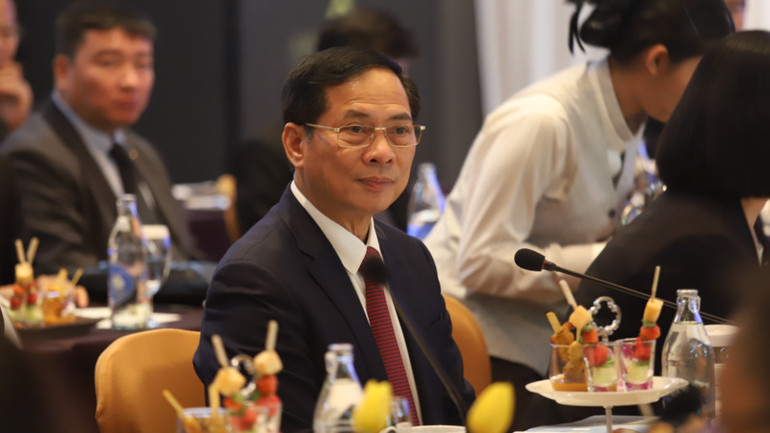 Bộ trưởng Bùi Thanh Sơn khẳng định chính sách nhất quán của Việt Nam luôn coi trọng và mong muốn tăng cường quan hệ Đối tác chiến lược với Thái Lan trên tất cả các lĩnh vực.