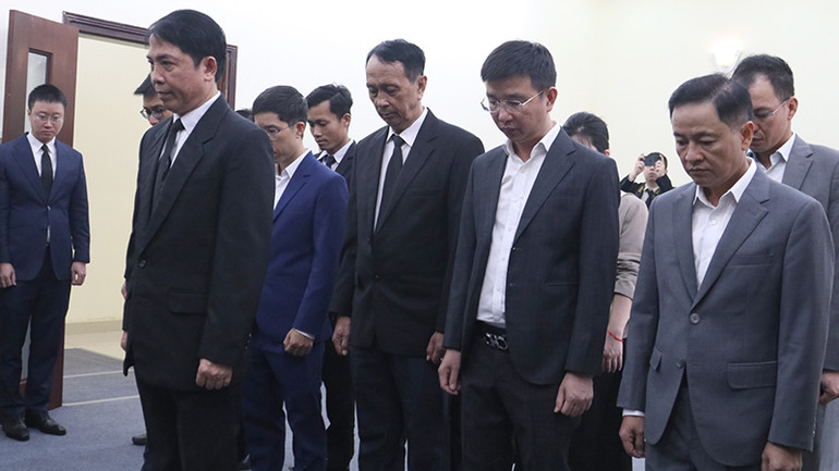 Các đại diện Hiệp hội Doanh nghiệp Việt Nam-Campuchia (VCBA) tại Lễ viếng nguyên Chủ tịch nước Trần Đức Lương.