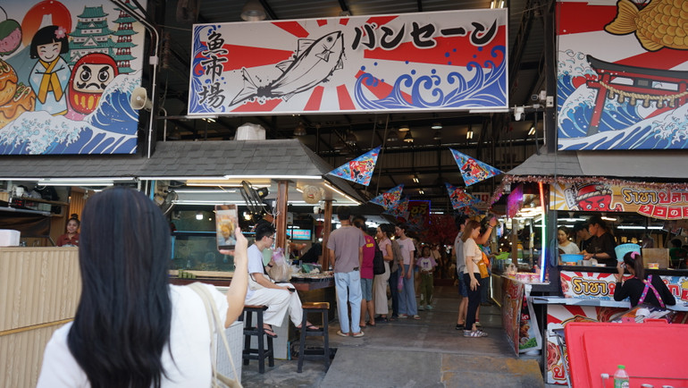 Khu chợ ẩm thực ở Bang Saen, tỉnh Chonburi, Thái Lan. (Ảnh: ĐINH TRƯỜNG)