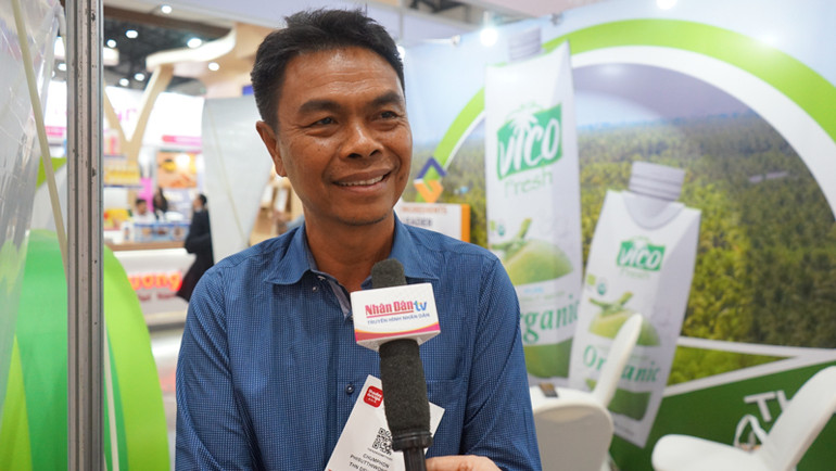 Ông Chumphon Phisuttiwongchai, Giám đốc ART GREEN bày tỏ sự ấn tượng về các sản phẩm của Việt Nam. (Ảnh: ĐINH TRƯỜNG)