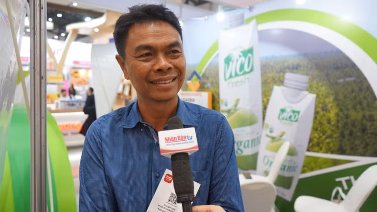 Ông Chumphon Phisuttiwongchai, Giám đốc ART GREEN bày tỏ sự ấn tượng về các sản phẩm của Việt Nam. (Ảnh: ĐINH TRƯỜNG)