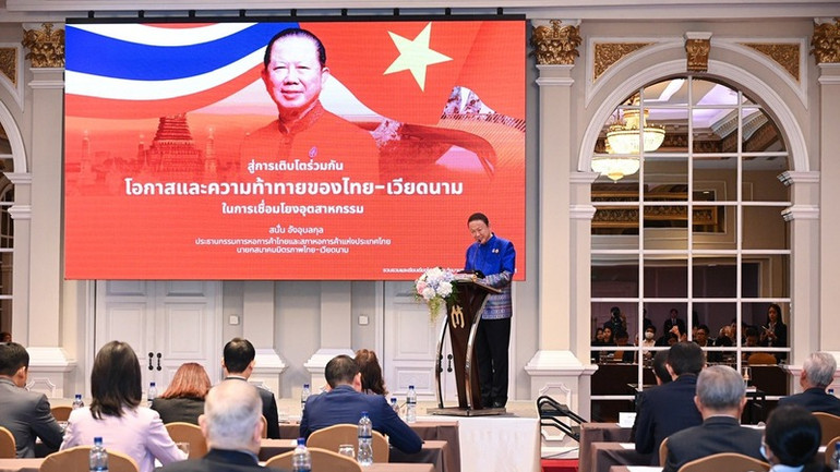 Chủ tịch Phòng Thương mại Thái Lan Sanan Angubolkul phát biểu tại Hội thảo. (Ảnh: Đại sứ quán Việt Nam tại Thái Lan cung cấp)