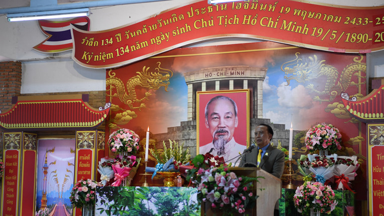 Ông Nguyễn Ngọc Thìn, Chủ tịch Hội Người Việt Nam toàn Thái Lan bày tỏ sự xúc động trong ngày lễ. (Ảnh: XUÂN SƠN)