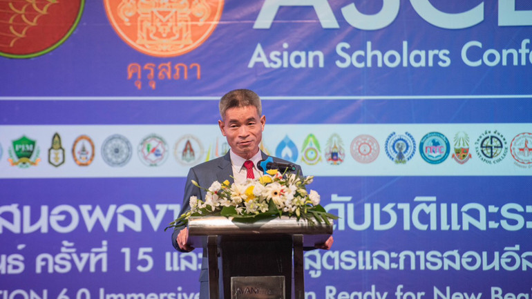 Tổng Lãnh sự Chu Đức Dũng đề nghị thúc đẩy việc đưa nội dung giảng dạy tiếng Việt tại các trường của Thái Lan. (Ảnh: Tổng Lãnh sự quán Việt Nam tại Khon Kaen)