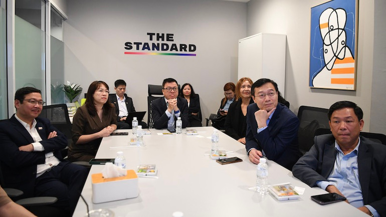 Đoàn đại biểu VJA thăm toà soạn The Standard. Đoàn đại biểu VJA thăm toà soạn The Standard.