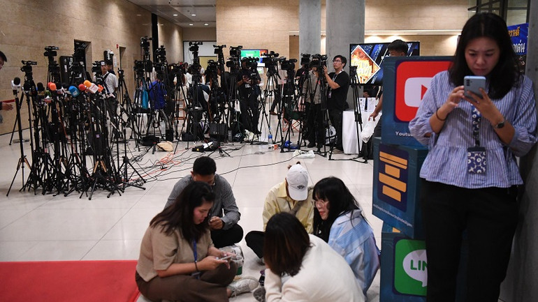 Đông đảo phóng viên tham gia đưa tin tại Quốc hội Thái Lan. (Ảnh: ĐINH TRƯỜNG)