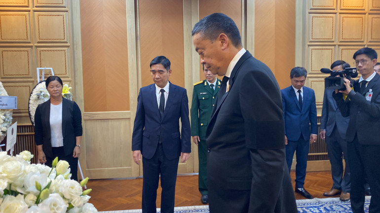 Thủ tướng Thái Lan Srettha Thavisin viếng Tổng Bí thư Nguyễn Phú Trọng tại Đại sứ quán Việt Nam tại Thái Lan. (Ảnh: XUÂN SƠN)