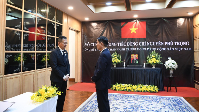 Bộ trưởng Ngoại giao Vương quốc Thái Lan Maris Sangiampongsa gửi lời chia buồn sâu sắc tới gia đình Tổng Bí thư Nguyễn Phú Trọng cũng như Đảng, Nhà nước và nhân dân Việt Nam. (Ảnh: ĐINH TRƯỜNG) Bộ trưởng Ngoại giao Vương quốc Thái Lan Maris Sangiampongsa gửi lời chia buồn sâu sắc tới gia đình Tổng Bí thư Nguyễn Phú Trọng cũng như Đảng, Nhà nước và nhân dân Việt Nam. (Ảnh: ĐINH TRƯỜNG)