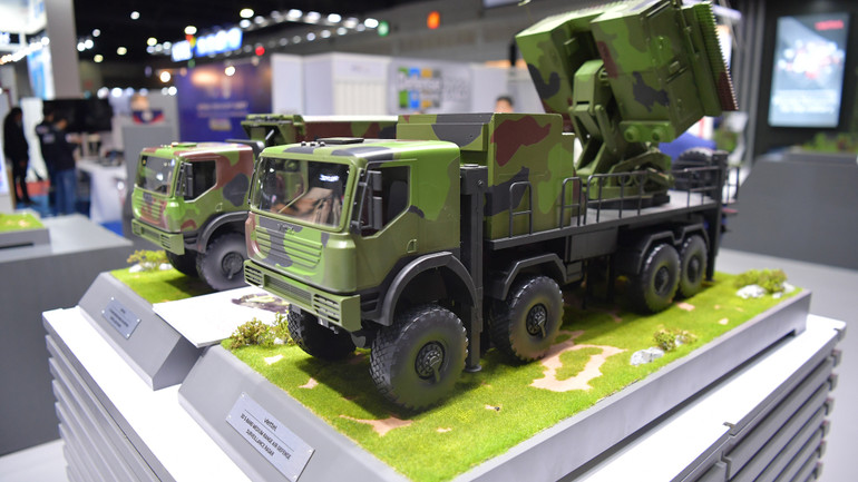 Mô hình sản phẩm radar giám sát phòng không của Viettel.