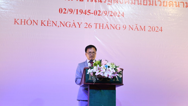 Ông Trần Thanh Trung, Phụ trách Tổng lãnh sự quán Việt Nam tại Khon Kaen phát biểu khai mạc buổi lễ. (Ảnh: XUÂN SƠN) Ông Trần Thanh Trung, Phụ trách Tổng lãnh sự quán Việt Nam tại Khon Kaen phát biểu khai mạc buổi lễ. (Ảnh: XUÂN SƠN)