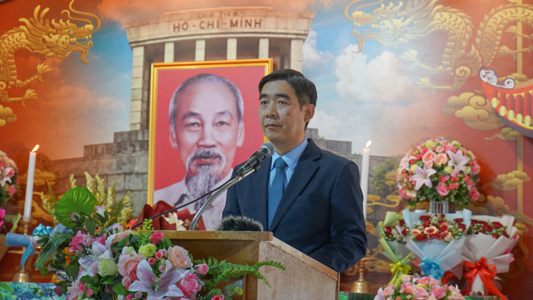 Đại sứ Việt Nam tại Thái Lan Phạm Việt Hùng nhấn mạnh những dấu ấn sâu sắc mà Chủ tịch Hồ Chí Minh đã để lại trong cộng đồng bà con kiều bào tại Thái Lan. (Ảnh: ĐINH TRƯỜNG)