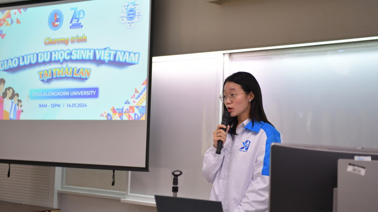 Chủ tịch Hội Sinh viên Việt Nam tại Thái Lan Nguyễn Thị Ngọc Diệp trình bày báo cáo tổng kết và phương hướng hoạt động của Hội.