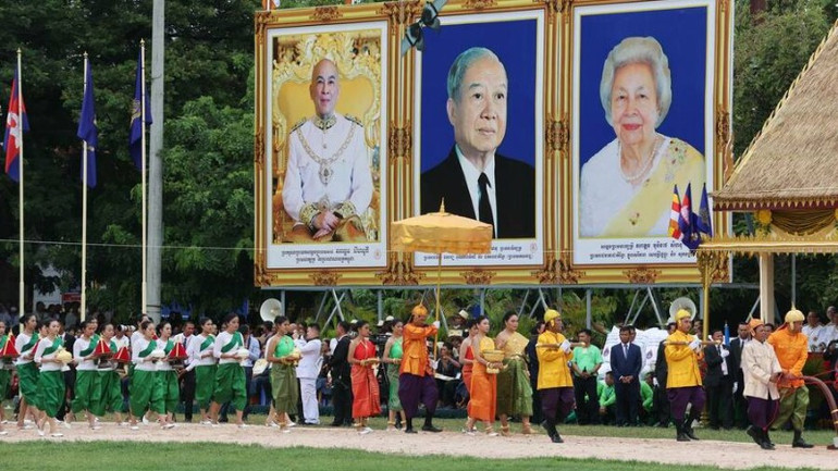 Đông đảo người dân có mặt tại buổi lễ. (Ảnh: Bộ Thông tin Campuchia)