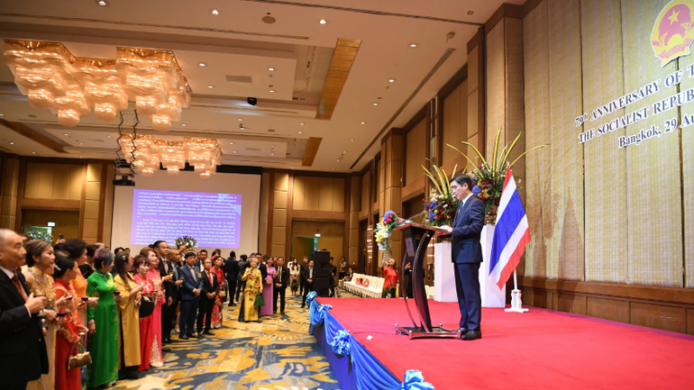 Hơn 800 khách mời tới tham dự buổi lễ. (Ảnh: XUÂN SƠN)