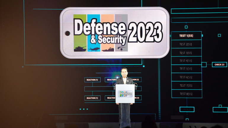 Bộ trưởng Quốc phòng Thái Lan Sutin Klungsang phát biểu khai mạc sự kiện.